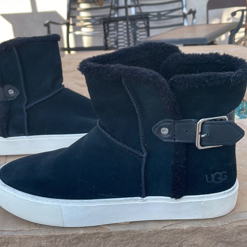 Ugg Lynus Black Suede Sneaker Size 11 - Picture 8 of 13